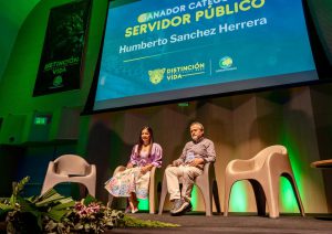 Ganador servidor público distinción vida