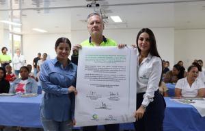 Corantioquia realiza convenio con mujeres chatarreras